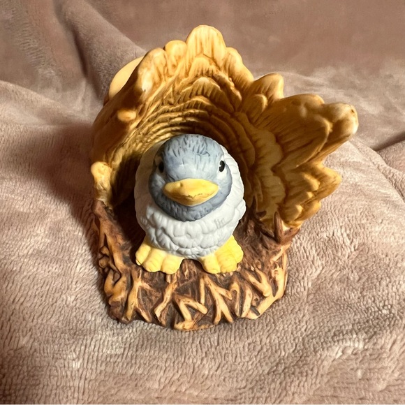 WOODLAND SURPRISES "Bluebird" Hand Painted Fine Porcelain Bird Figuring - Picture 3 of 12